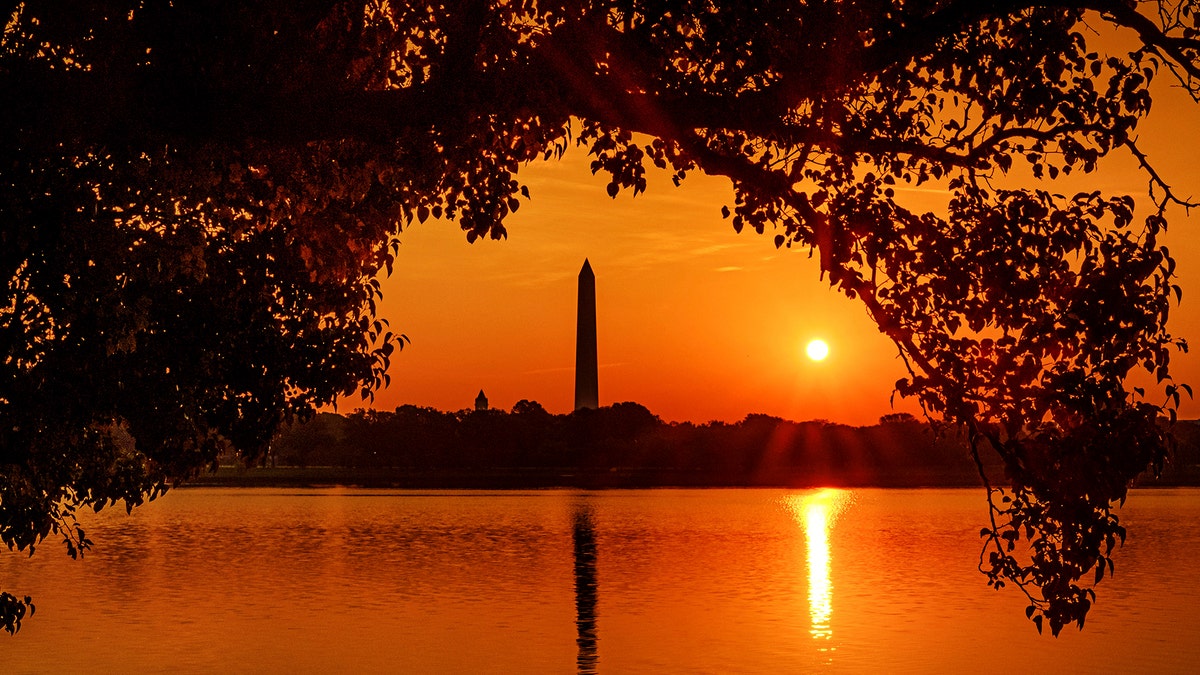 Silhouette of Washington Monument
