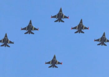 An Argentine Air Force F-16 flyover.