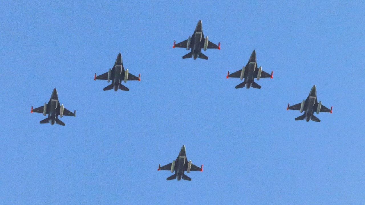An Argentine Air Force F-16 flyover.