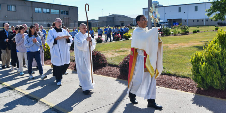 Bishop of Columbus grants Mass dispensation to immigrants who fear deportation – Catholic World Report