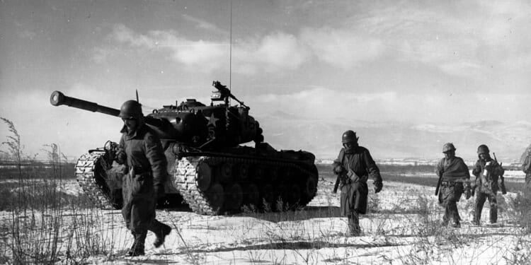 A group of Marines retreating from Chosin Reservoir.