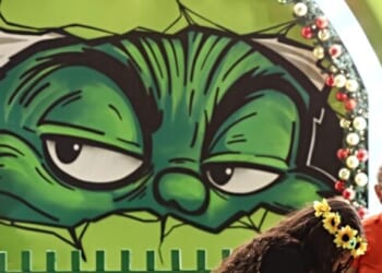 Christmas in Post-Gang El Salvador Features Santa, Reindeer, and the Grinch