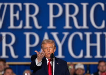 Consumer Sentiment Improves as Inflation Expectations Fade For Fourth Straight Month