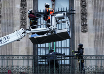 Louvre Tightens Security, Installs Bars on Infamous Window of Jewel Heist