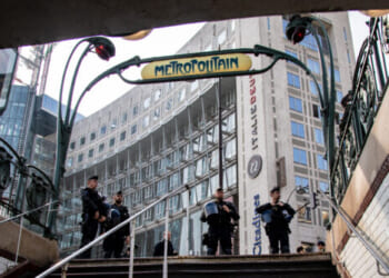 Migrant With Deportation Order Suspected in Paris Metro Mass Stabbing