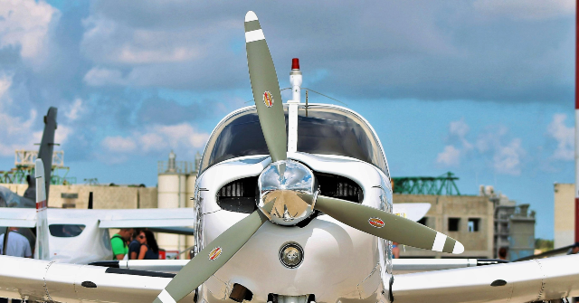Plane Crashes on Top of Car as it Lands on a Florida Freeway, Only Minor Injuries