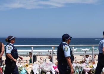Tactical Police Stop, Detain Seven Men in Sydney Four Days After Bondi Beach Massacre