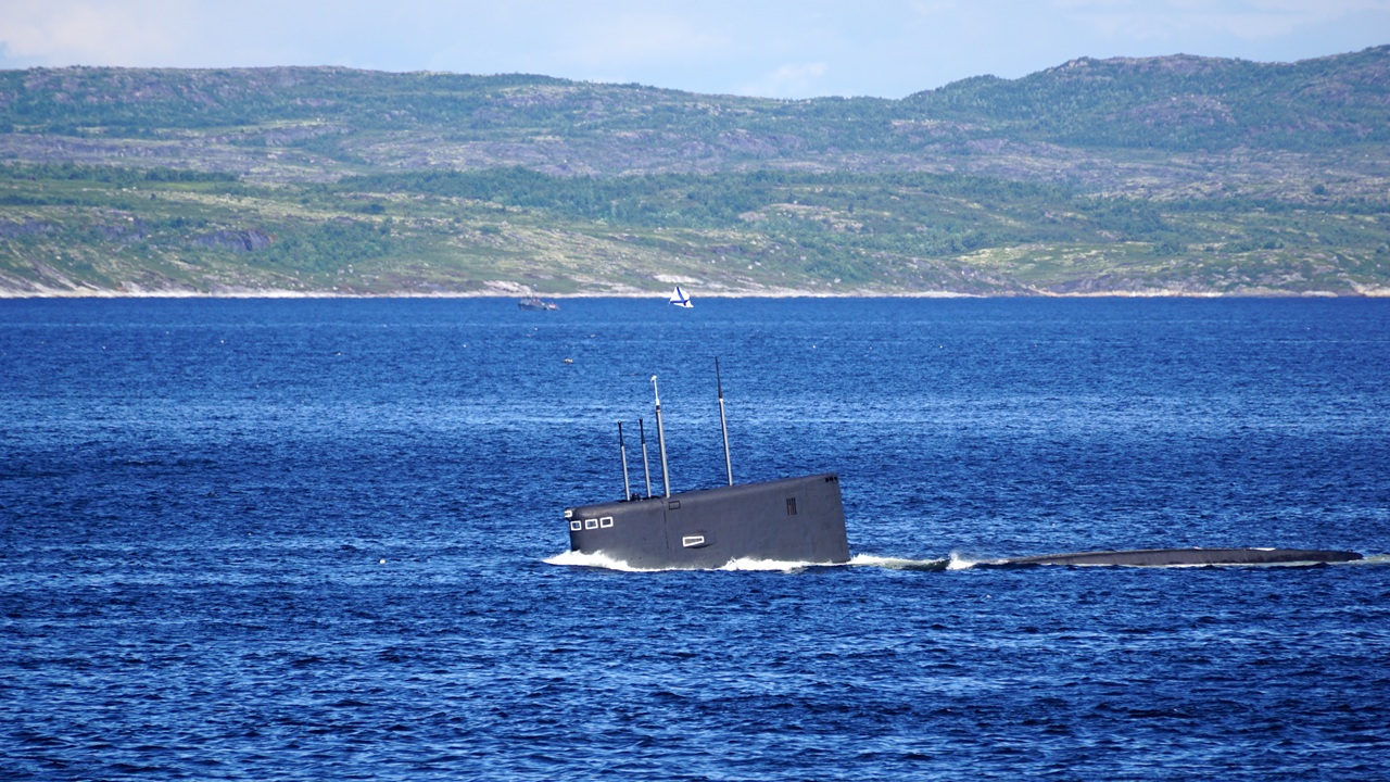 A Russian Kilo-class submarine diving.