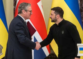 Keir Starmer and Volodymyr Zelensky shaking hands.