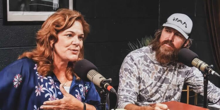 Lisa Harper's heartbreaking yet miraculous adoption journey reduces the Robertsons to tears on 'Unashamed'