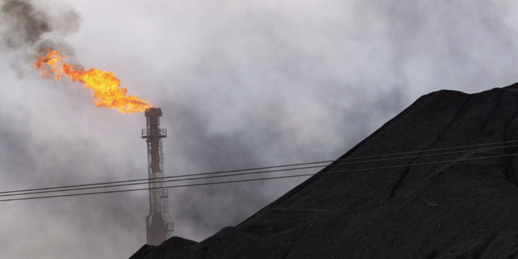 Trump vows US energy companies return to Venezuela despite billions owed