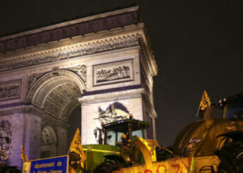 Farmers Overwhelm Police in Paris