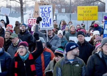 WATCH: Anti-ICE protesters hurl threats, surround federal vehicles in Minneapolis chaos