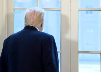 Trump checks out White House ballroom construction during oil meeting