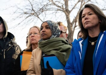 Rep Ilhan Omar removed from ICE facility during Minneapolis visit
