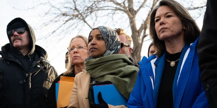 Rep Ilhan Omar removed from ICE facility during Minneapolis visit