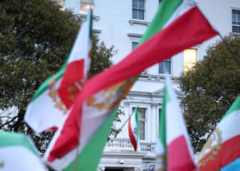 Protester Hoists Pre-Islamic Revolution Iran Flag Above London Embassy