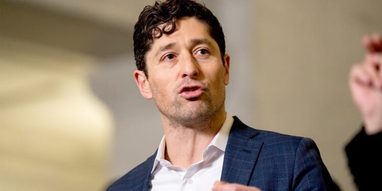 Minneapolis Mayor Jacob Frey defends explicit comments after ICE shooting