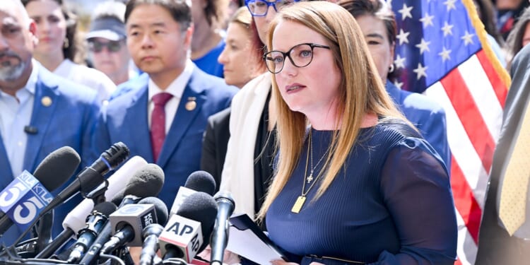 Los Angeles County approves ICE-free zones motion unanimously at meeting