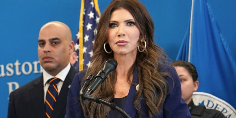 DHS pushes back after Democrats slam the admin's handling of immigration