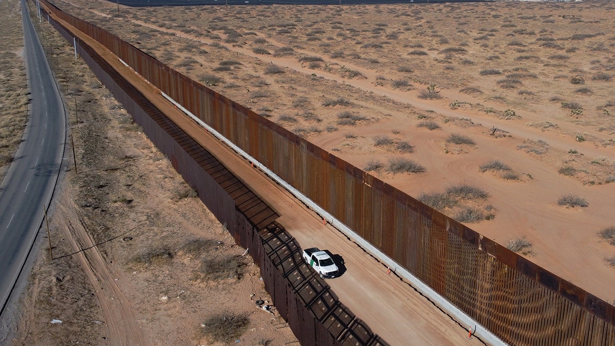 TOPSHOT-MEXICO-US-MIGRATION-SECURITY