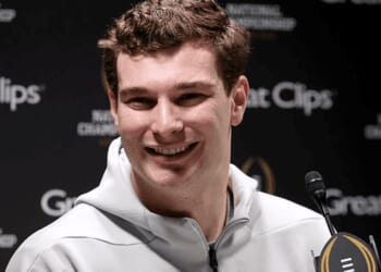 Hoosiers QB Fernando Mendoza gives 'all the glory to God' ahead of national championship