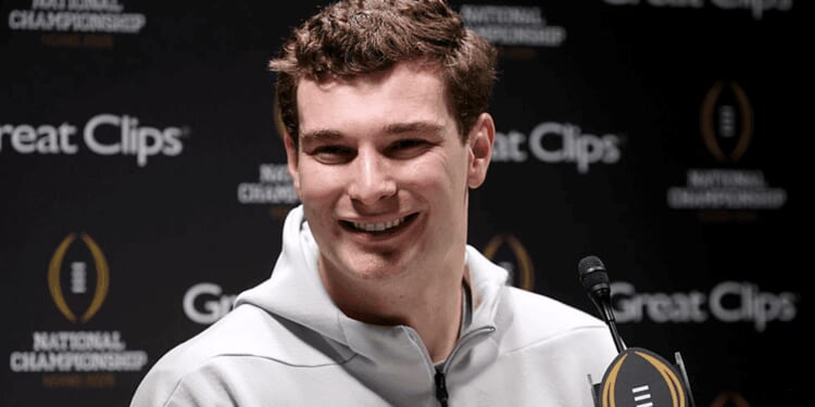 Hoosiers QB Fernando Mendoza gives 'all the glory to God' ahead of national championship