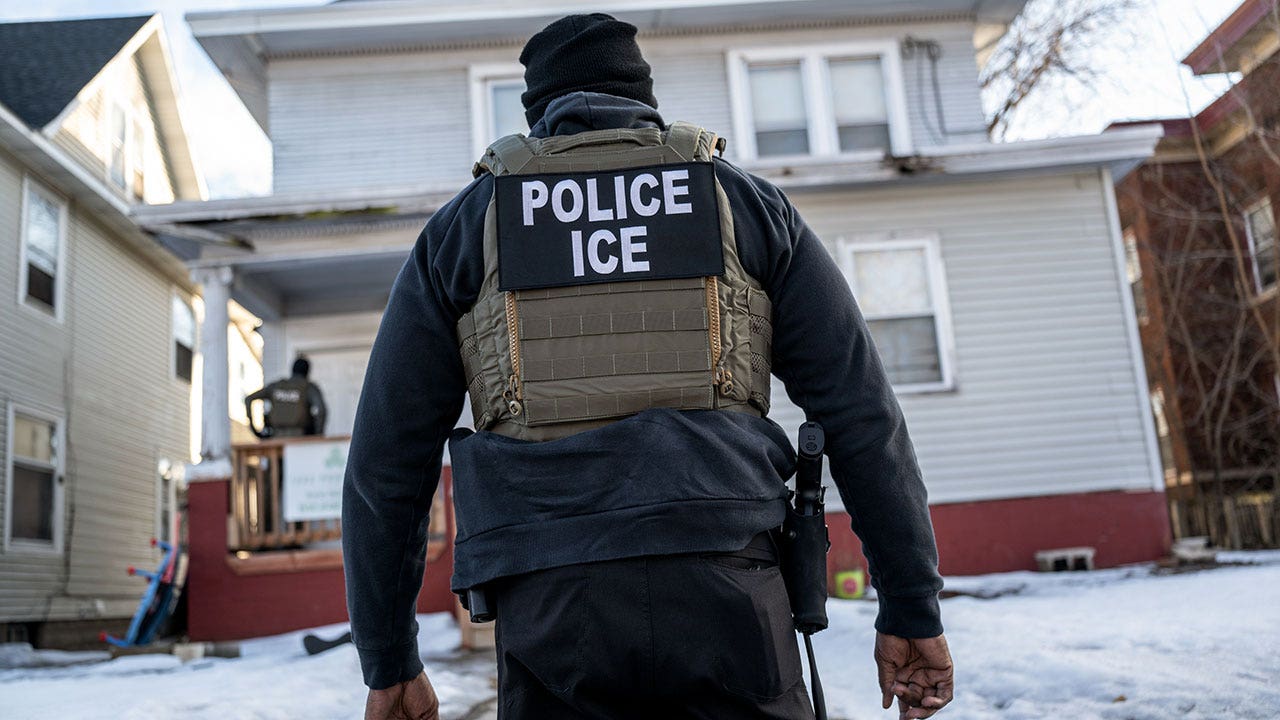 Former ICE chief explains how agency decides which cities to target