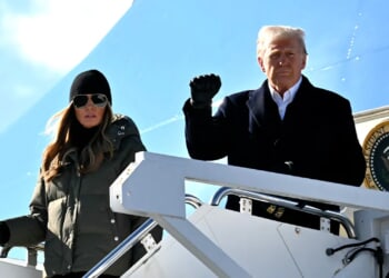 Air Force One mechanical issue forces President Trump Davos trip delay