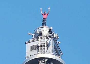 U.S. Climber Summits 1,667-Foot Skyscraper with No Ropes