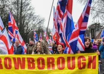 Thousands Protest Planned Migrant Camp in Small English Town
