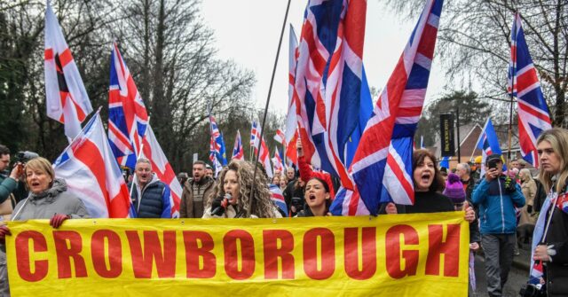 Thousands Protest Planned Migrant Camp in Small English Town