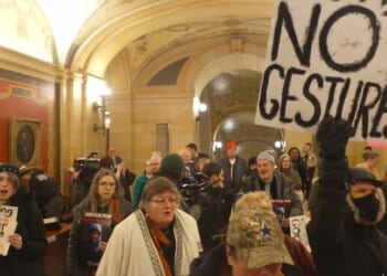 Screaming agitators swarm Tim Walz's office
