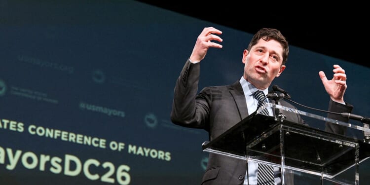 Minneapolis mayor urges leaders to combat immigration enforcement efforts