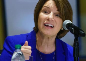Klobuchar running for Minnesota governor on anti-ICE platform