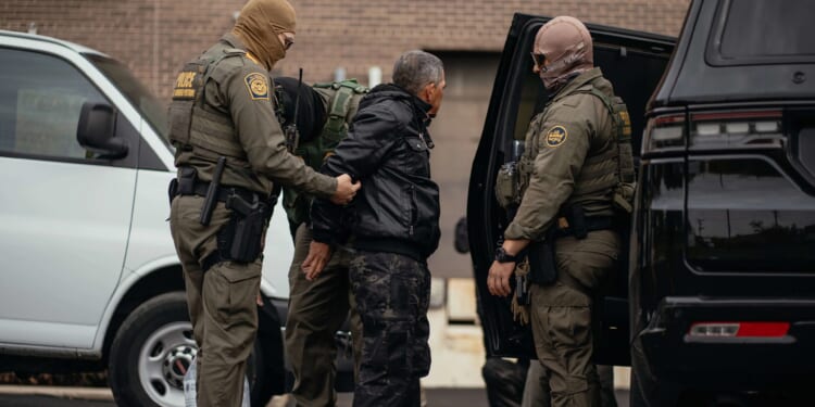 300 Catholic leaders including 15 bishops ask Senate to reject ICE funding if no reforms