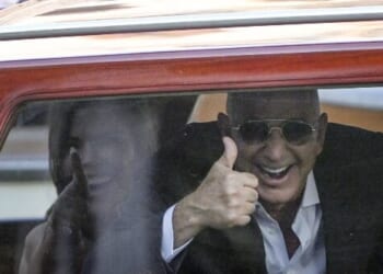 Amazon to Cut 16,000 Corporate Jobs