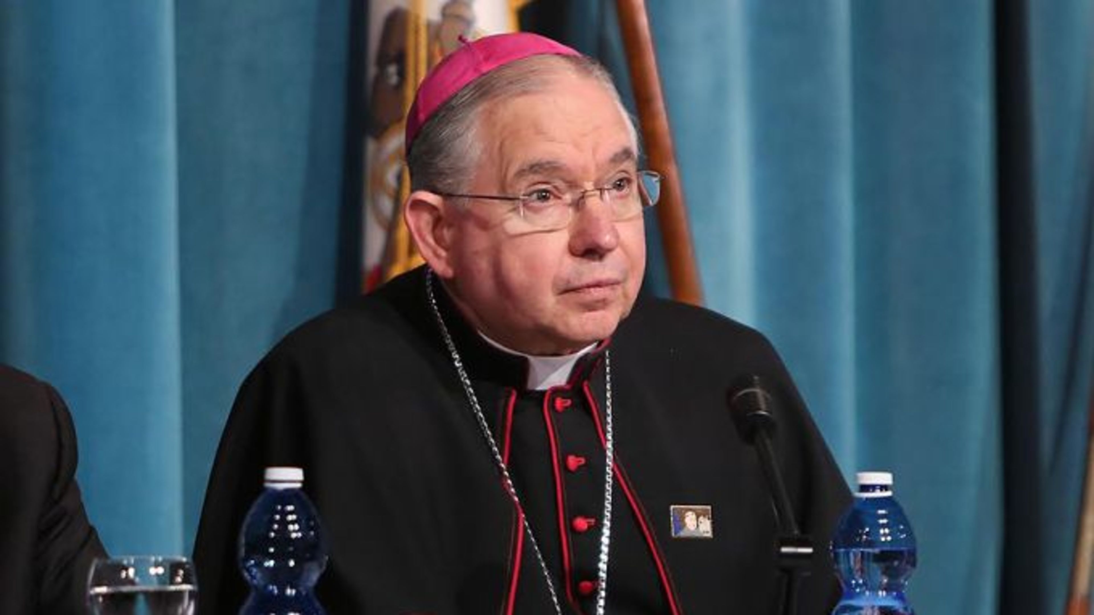 Archbishop Gómez shows openness to immigration bill to create legal protections