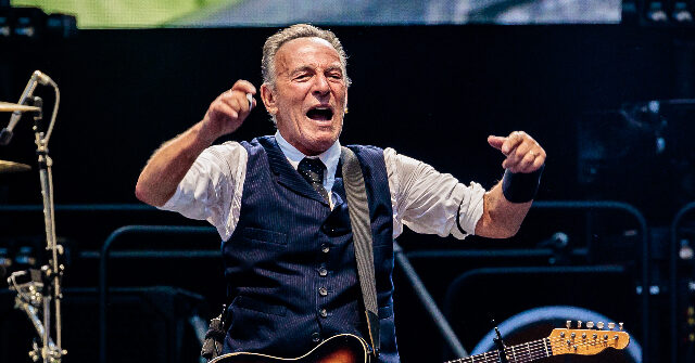 Bruce Springsteen Dedicates 'Promised Land' to Anti-ICE Extremist Renee Good, Tells 'Gestapo' ICE 'Get the F**k Out of Minneapolis'