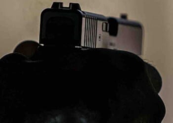 Concealed carrier delivers swift justice when Chicago thugs allegedly approach him — and one pulls gun, demands his property