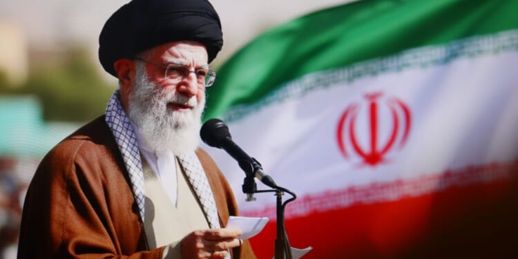 Iranian supreme leader Ali Khamenei addresses crowd.