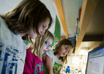 Minnesota School District to Allow Temporary Online Learning During ICE Operations