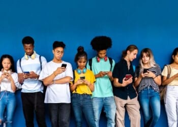 Parents Worldwide Debate Teenager Social Media Ban Following in Australia's Footsteps