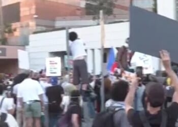 People in L.A. Overtook ICE Property, 'Cornered' Officers