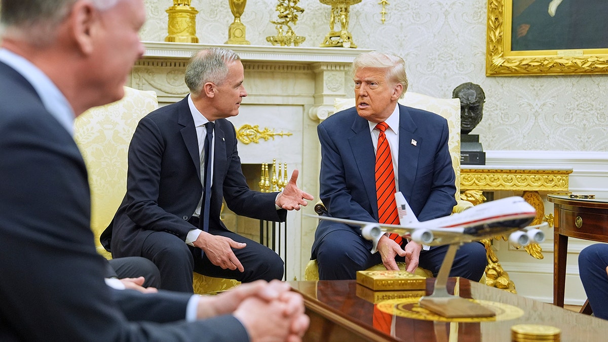 Trump and Carney in Oval Office