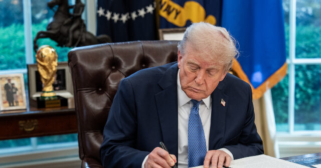 Trump Signs Executive Order Declaring Cuba Threat a 'National Emergency'