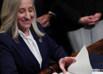 VA Gov. Spanberger Guts Rule Requiring Cops to Cooperate with ICE