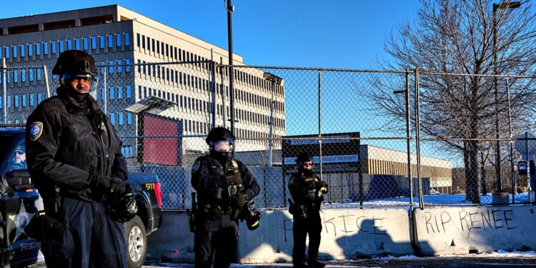 Judge temporarily lifts DHS restrictions on congressional detention visits