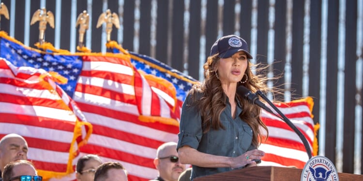 Kristi Noem slams Democrat border policies during Arizona visit