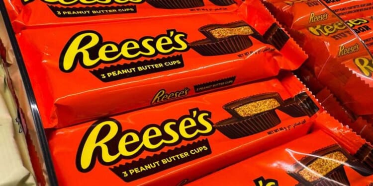 'Chocolate wars': Grandson of Reese's creator opens up about Hershey to Glenn Beck
